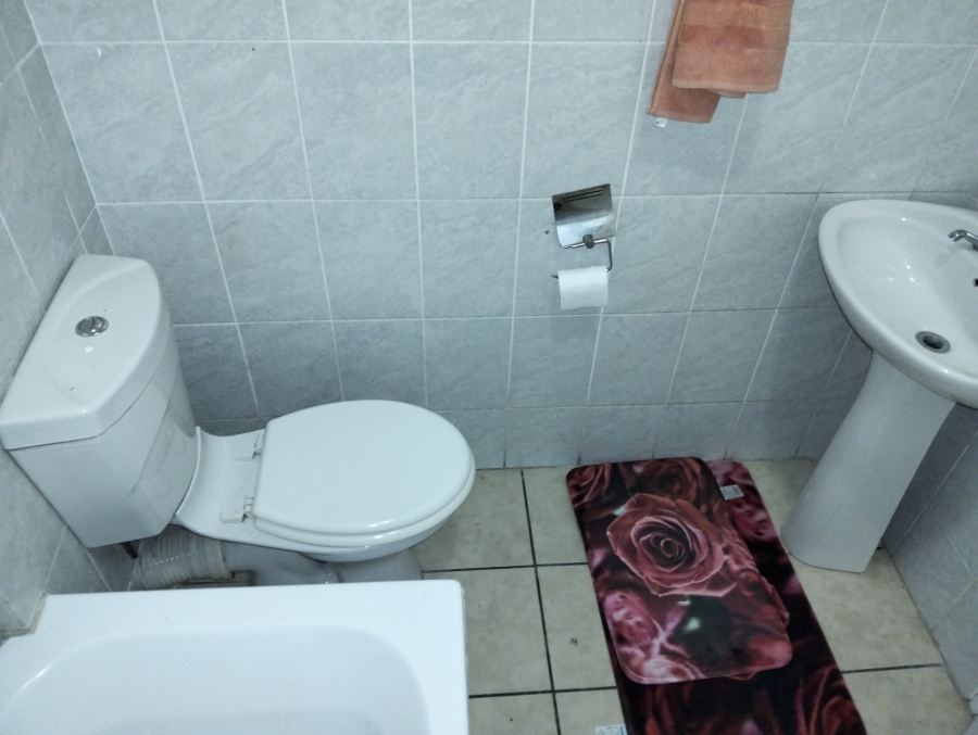 To Let 1 Bedroom Property for Rent in St Dumas Western Cape